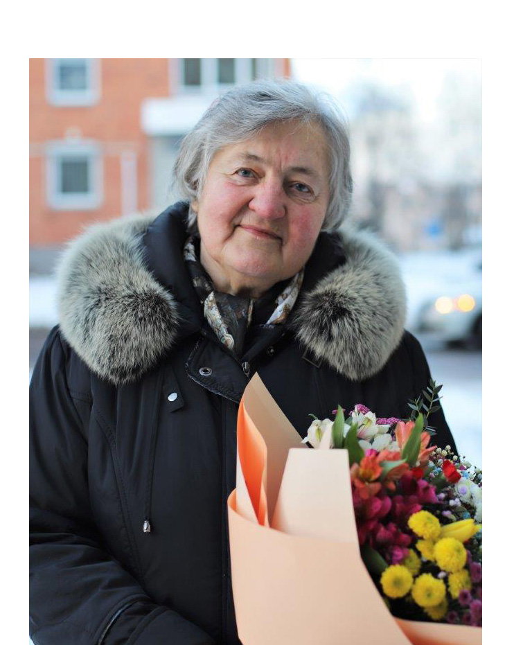 Anelė Zurlienė’s woven ribbon “Lithuania” marks the sixkilometer peak